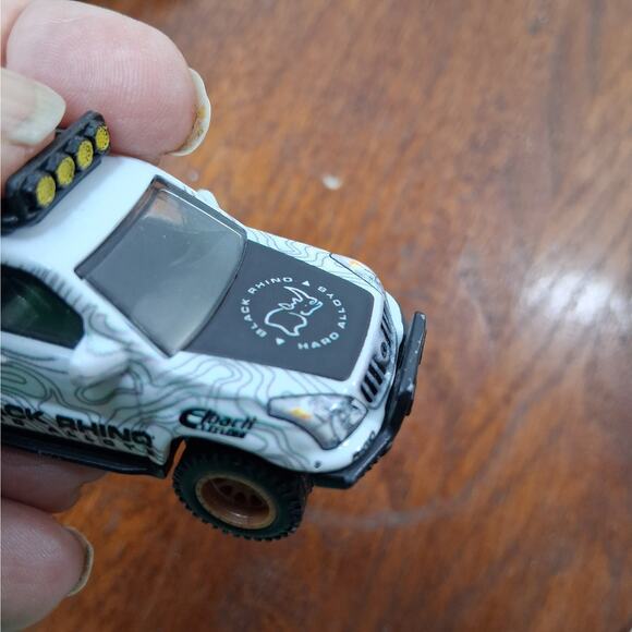 HOT WHEELS Premium Set of 2 Diecast Cars Mercedes Sprinter + Toyota Land Cruiser - Picture 10 of 11